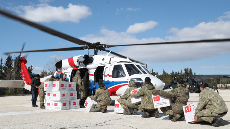 Kızılay ve TSK'dan Köylere Helikopterle