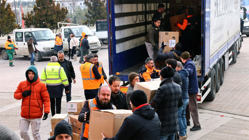 Çankaya'dan Deprem Bölgesine 156 Yardım Aracı Gitti