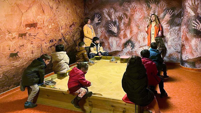 Depremzede Çocuklara Müze Terapisi