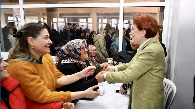 Meral Akşener, Ankara'da Depremzede Çocukları Ziyaret Etti