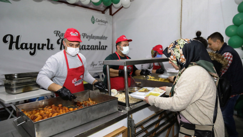 Çankaya Belediyesi 7.200 Vatandaşa İftar Yemeği Verecek