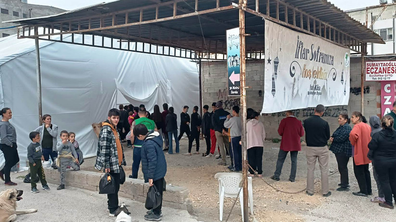 Mamak Belediyesi Deprem Bölgesinde İftar Çadırları Kurdu