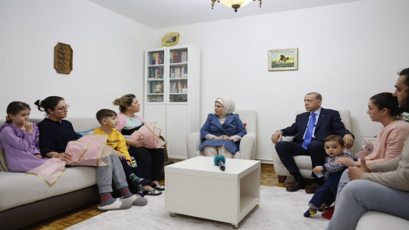 Cumhurbaşkanı Erdoğan’dan Başkent'te depremzede aileye ziyaret