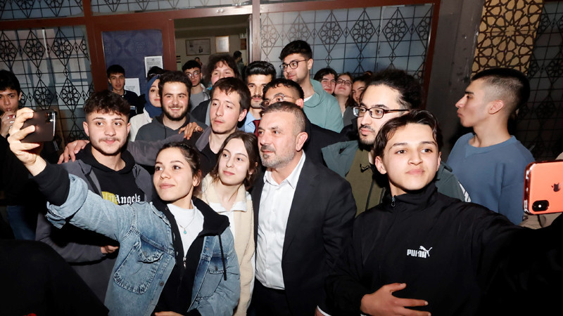 Murat Ercan Gençlerle Birlikte Sahur Yaptı