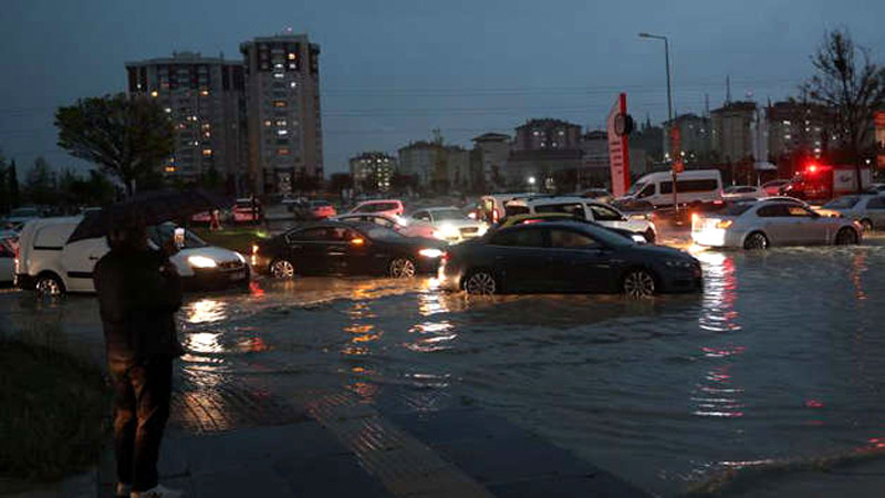 Ankara Dün Gece Yağmur ve Doluya Teslim Oldu