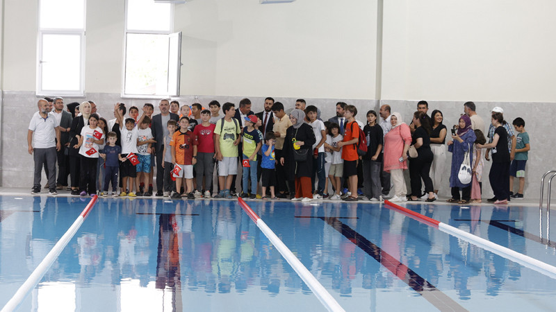 Sincan'da Törekent Yüzme Havuzu Hizmete Girdi