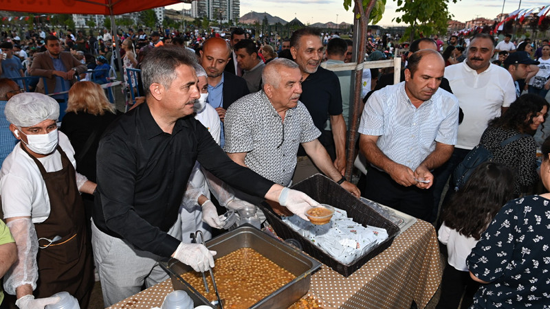 Mamak'ta Aşure Günü Programına Yoğun Katılım