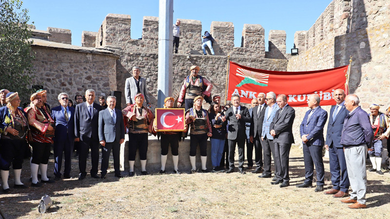 Ankara Kalesinde Bayrak Töreni Düzenlendi