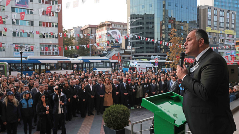 Çankaya Belediyesi Önünde Atatürk'e Saygı Duruşu