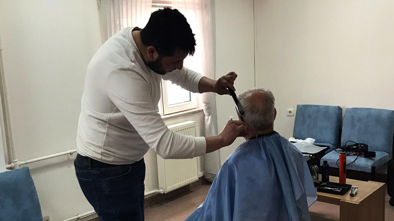 Çankaya'da Yaşlılara Evde Kuaför Hizmeti Veriliyor