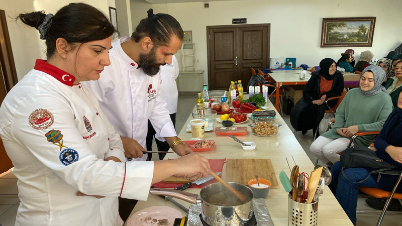 Pursaklar'da Osmanlı Yemekleri Eğitimi Veriliyor