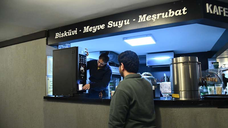Mamak Kütüphanelerinde Kahve İkramı Yapılıyor