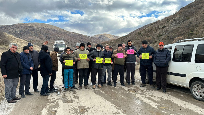35 Köy Muhtarının Yol İsyanı Sürüyor!