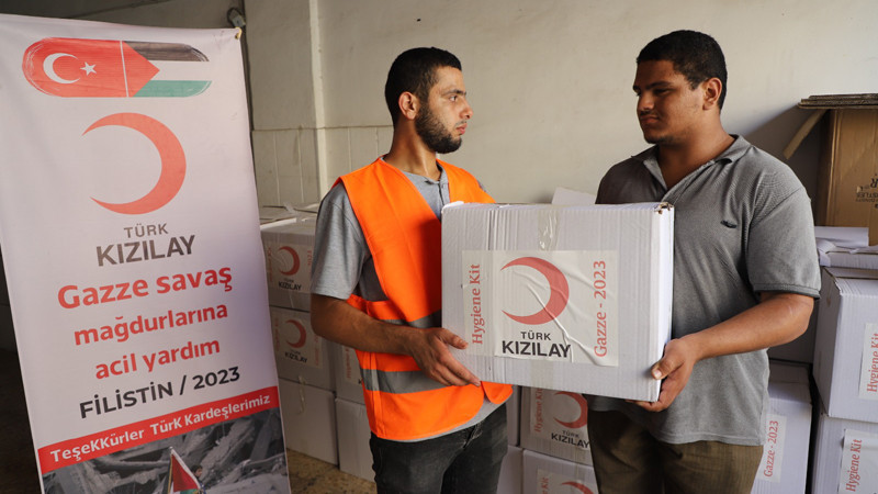 Kızılay, Tonlarca Yardımı Gazze'ye Ulaştırdı