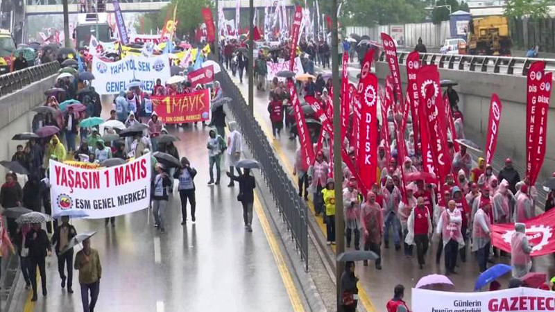 Ankara'da 1 Mayıs'a Yağmur Altında Kutlama