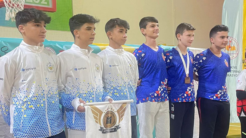 Yenimahalleli Sporcular Konya'da Madalyaları Kaptı