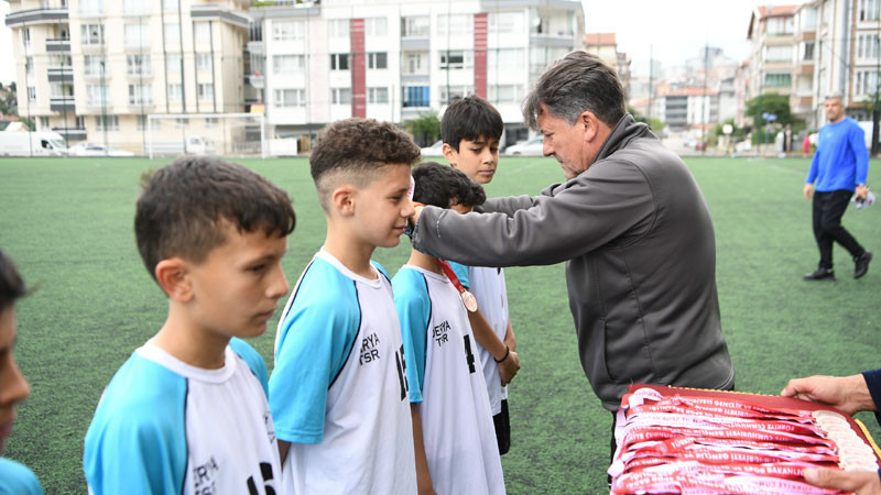 Mamak'ta Okullar Arası Futbol Heyecanı Sona Erdi