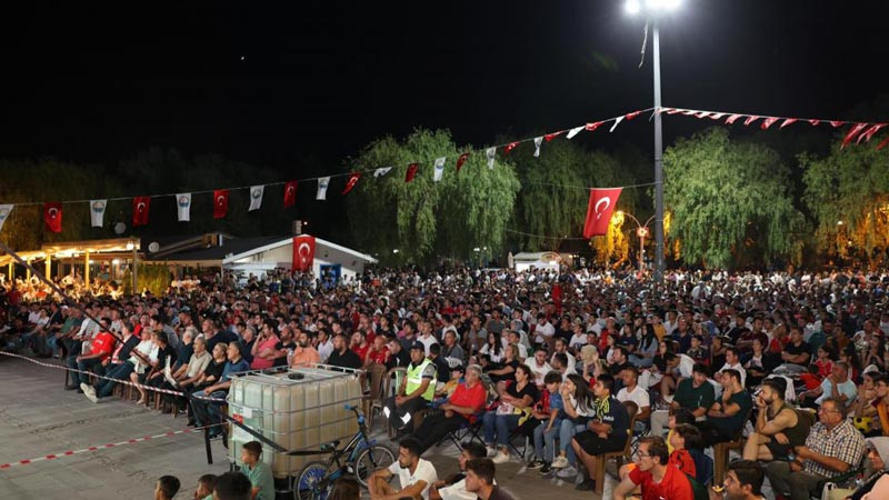 Atatürk Sahil Parkı'nda Milli Maç Heyecanı