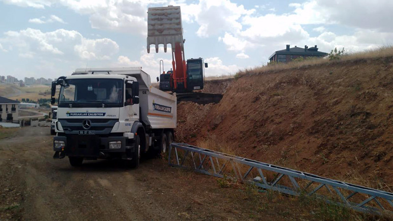 Pursaklar'da Belediye, Yeni Yolları Açmayı Sürdürüyor