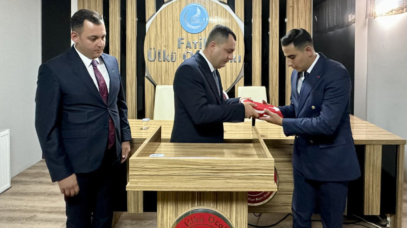 Fatih Ülkü Ocaklarında Devir Teslim Töreni