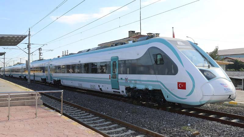 Adapazarı-Gebzi Treni Büyük İlgi Görüyor