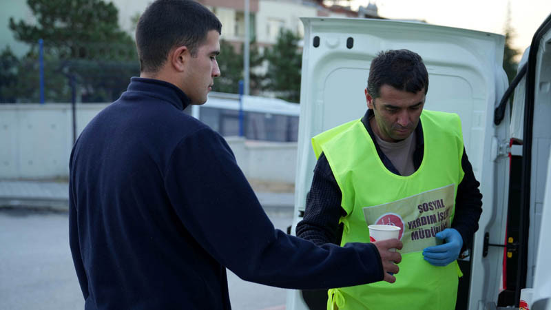 Keçiören Belediyesi'nden Sabahları Sıcak Çorba