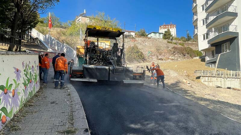 Mamak'ta Cadde ve Sokaklar Asflatlanıyor