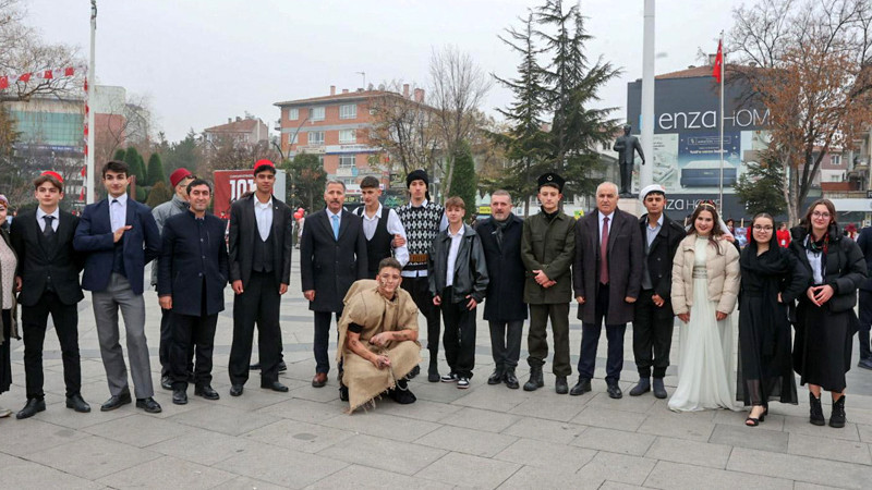 Romanların Kahramanları Sincan Lale Meydanı'nda