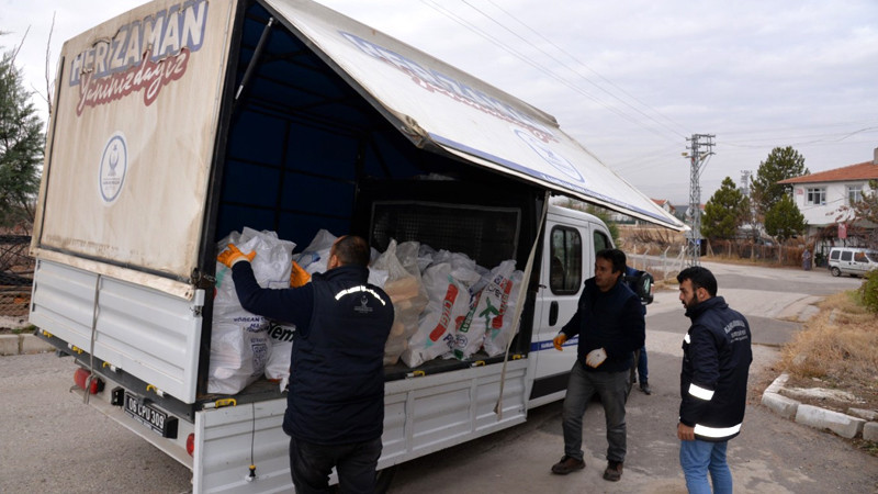 Kahramankazan Belediyesi'nden Yakacak Yardımı