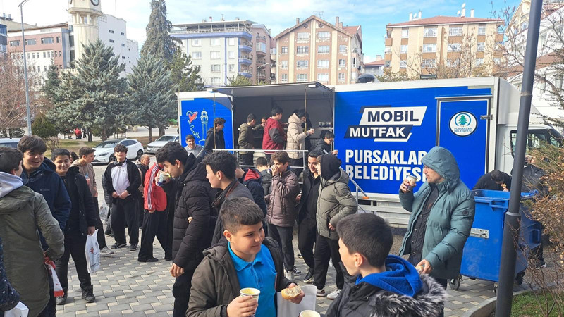 Pursaklar Kitap Günleri'nde Ziyaretçilere Sıcak Çorba