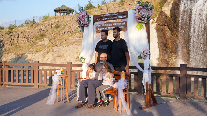 Keçiören'de Babalar Günü'ne Özel Fotoğraf Panosu