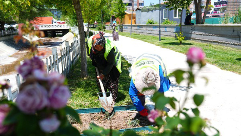 Gölbaşı Parklarında Hummalı Çalışma Yürütülüyor