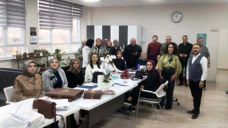 Pursaklar'da Öğretmenler Günü'ne Özel Jest