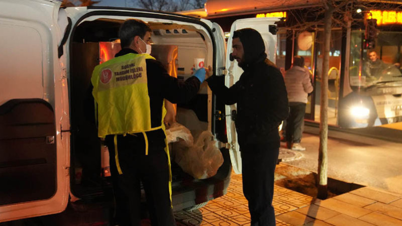 Keçiören Belediyesi Sıcak Çorba İkram Ediyor