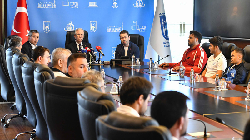 Mansur Yavaş Şampiyonlar İle Bir Araya Geldi