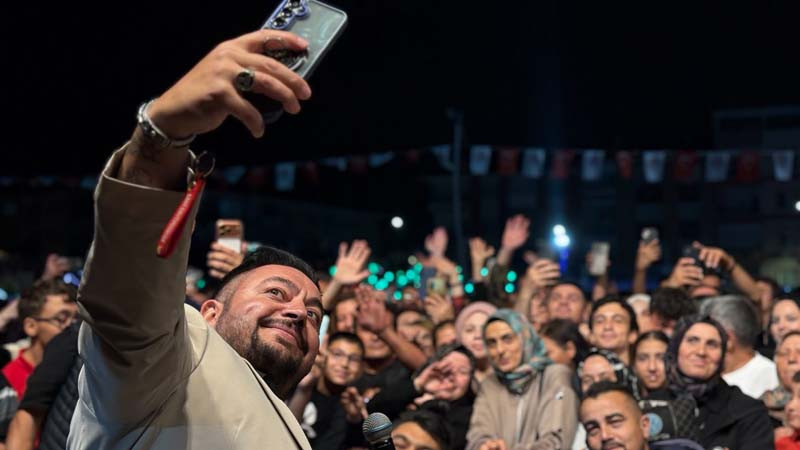 Sincan'da Hüseyin Kağıt Konserine Yoğun İlgi
