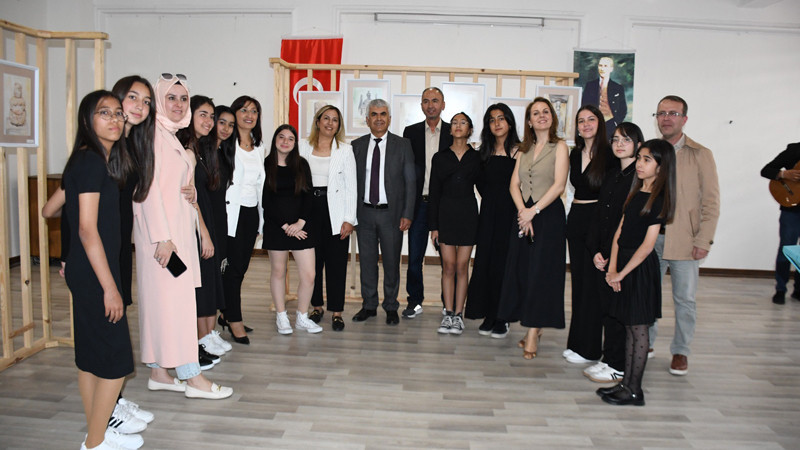 Anadolu'da Kadın Temalı Sergi Açılışı Yapıldı