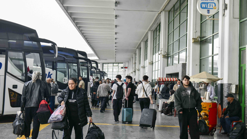 Ankara AŞTİ'de Bayram Yoğunluğu Yaşanıyor