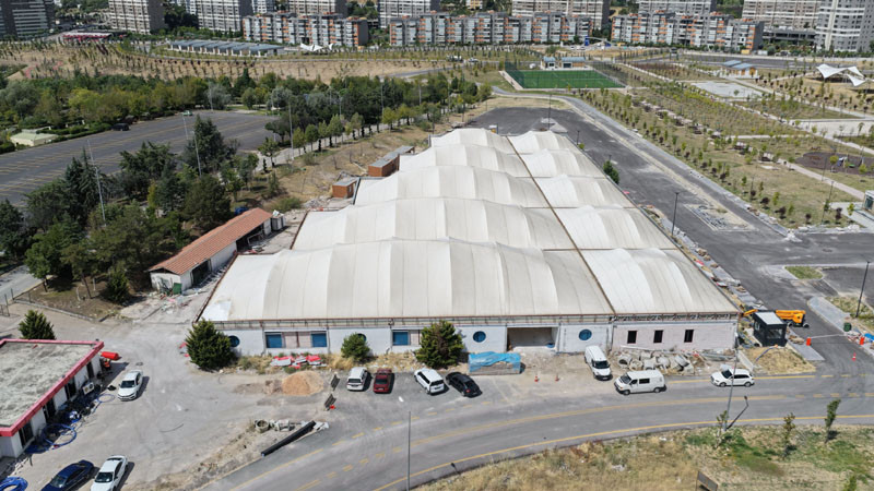 Göksu Parkı'nda Bulunan Kapalı Pazar Alanı Yenileniyor