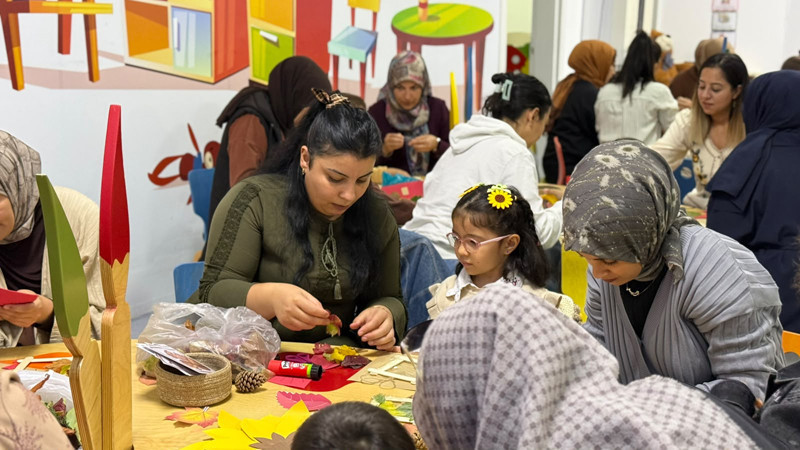 Yenikent Anne Çocuk Oyun Evi'nde Sonbahar Etkinliği
